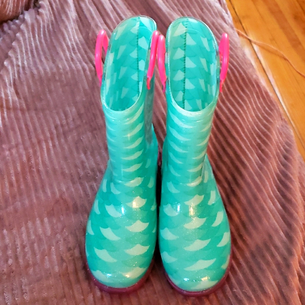 Girls size 3Y Rain Boots, brand new with no tags